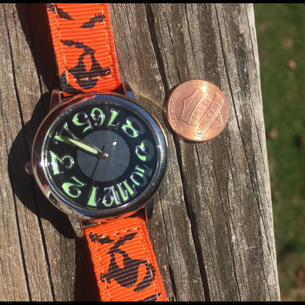 AVON 🎃 Halloween theme wrist watch