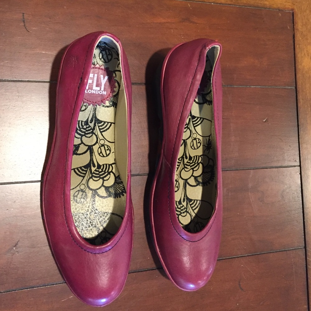 brand new fly London  Bordeaux pump size 39