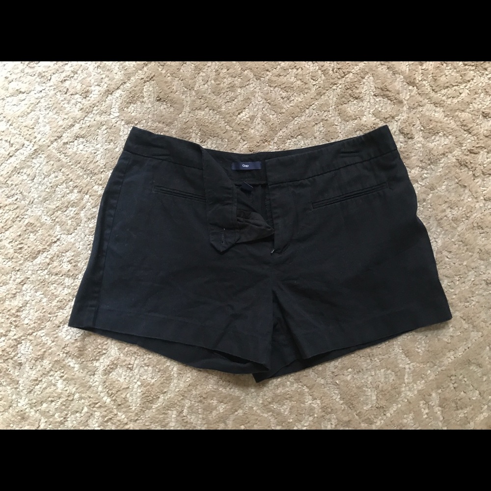 Gap size 6 shorts