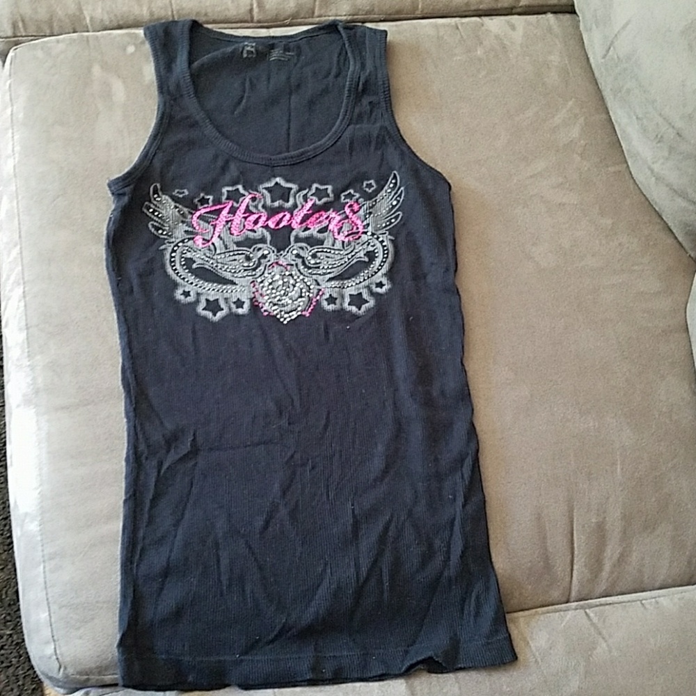 Hooters tank top