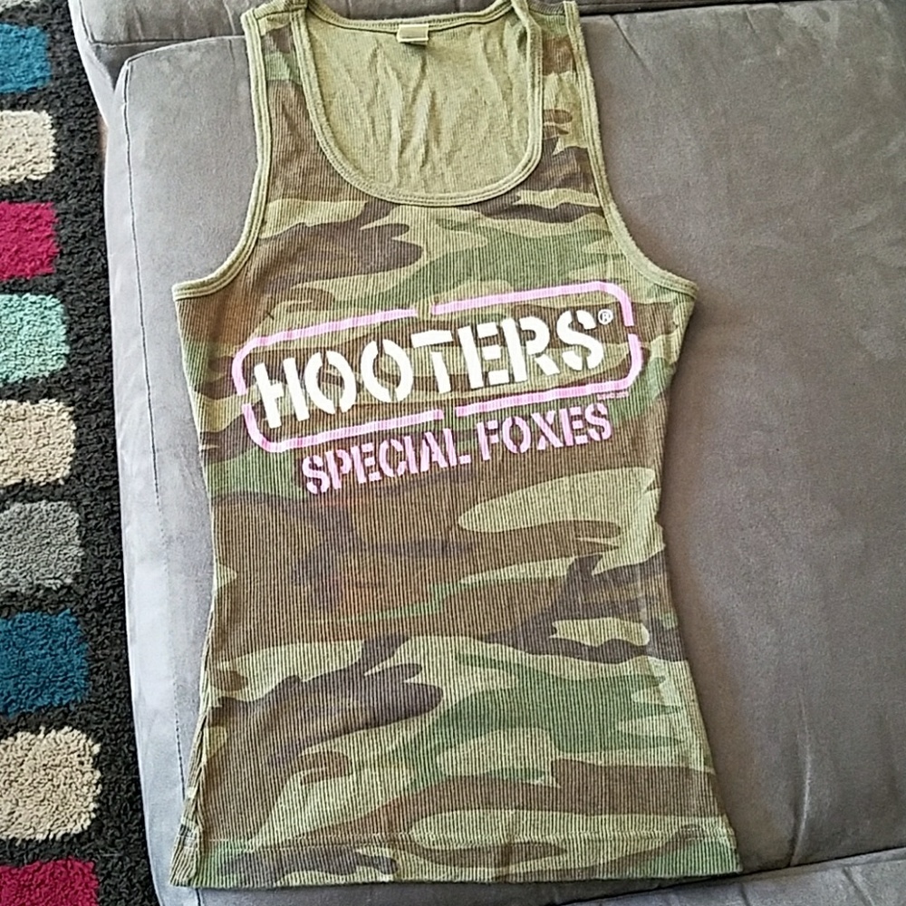 Hooters tank top