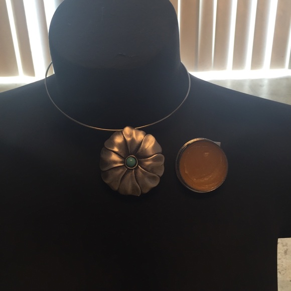 Vintage 1970 Revlon Jontie Silver perfume Necklace - Picture 3 of 3