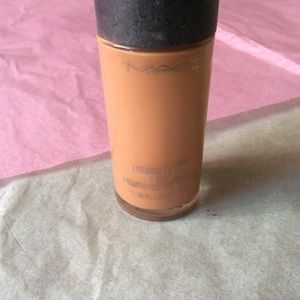 Mac studio fix fluid spf 15 foundation NC44
