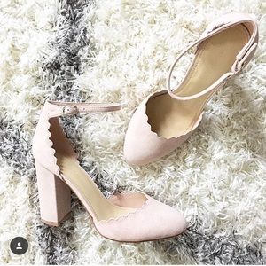 Marc Fisher scalloped pumps