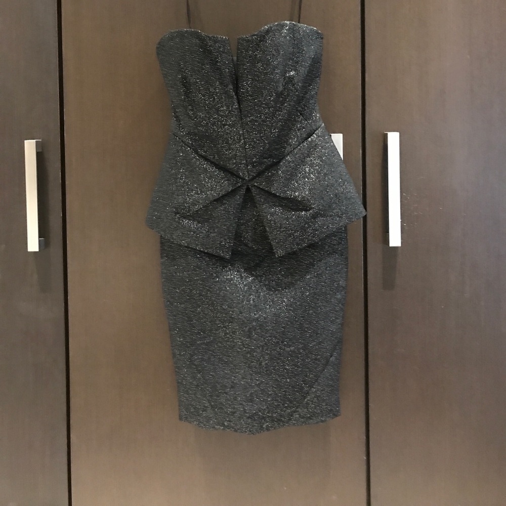 Beautiful cocktail dress!