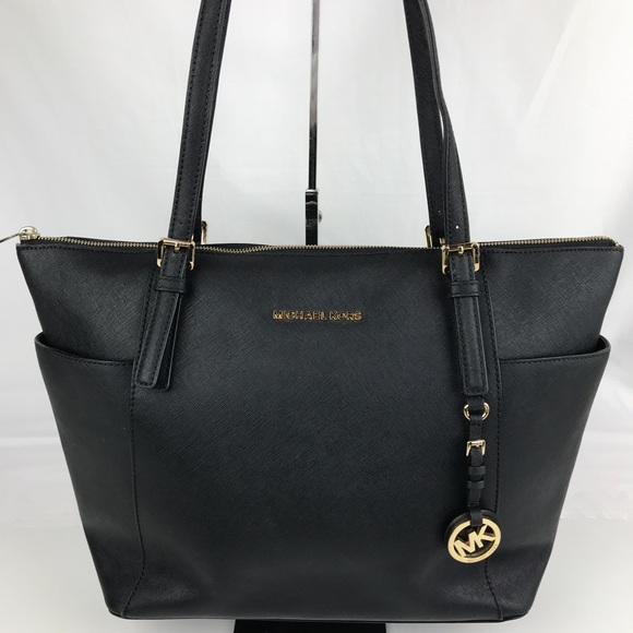 Michael Kors Handbags - Michael Kors Jet Set Large Saffiano Leather Tote