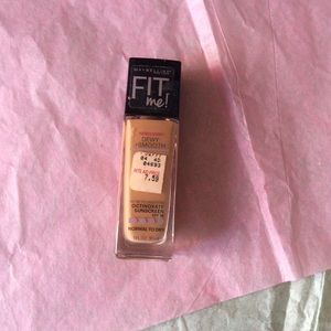 Maybelline fitme dewy foundation  golden beige 240