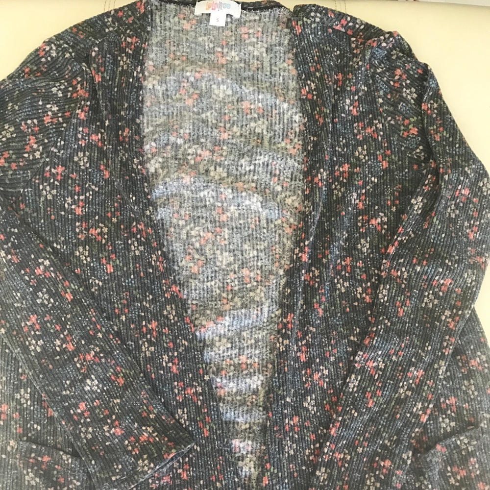 Small LuLaRoe Sarah duster sweater floral print