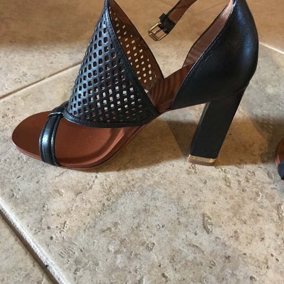 Tory Burch 4 inch heels - Picture 4 of 6