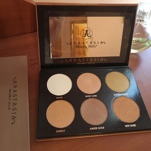 Anastasia Beverly Hills Glow Kit  New