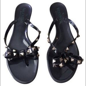 Black Valentino flip flop