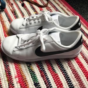 Nike Women's Tennis Classic Ankle-High Shoe