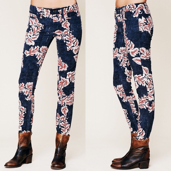 Free People Pants - Free People Sz 26 Printed Skinny Cords EUC