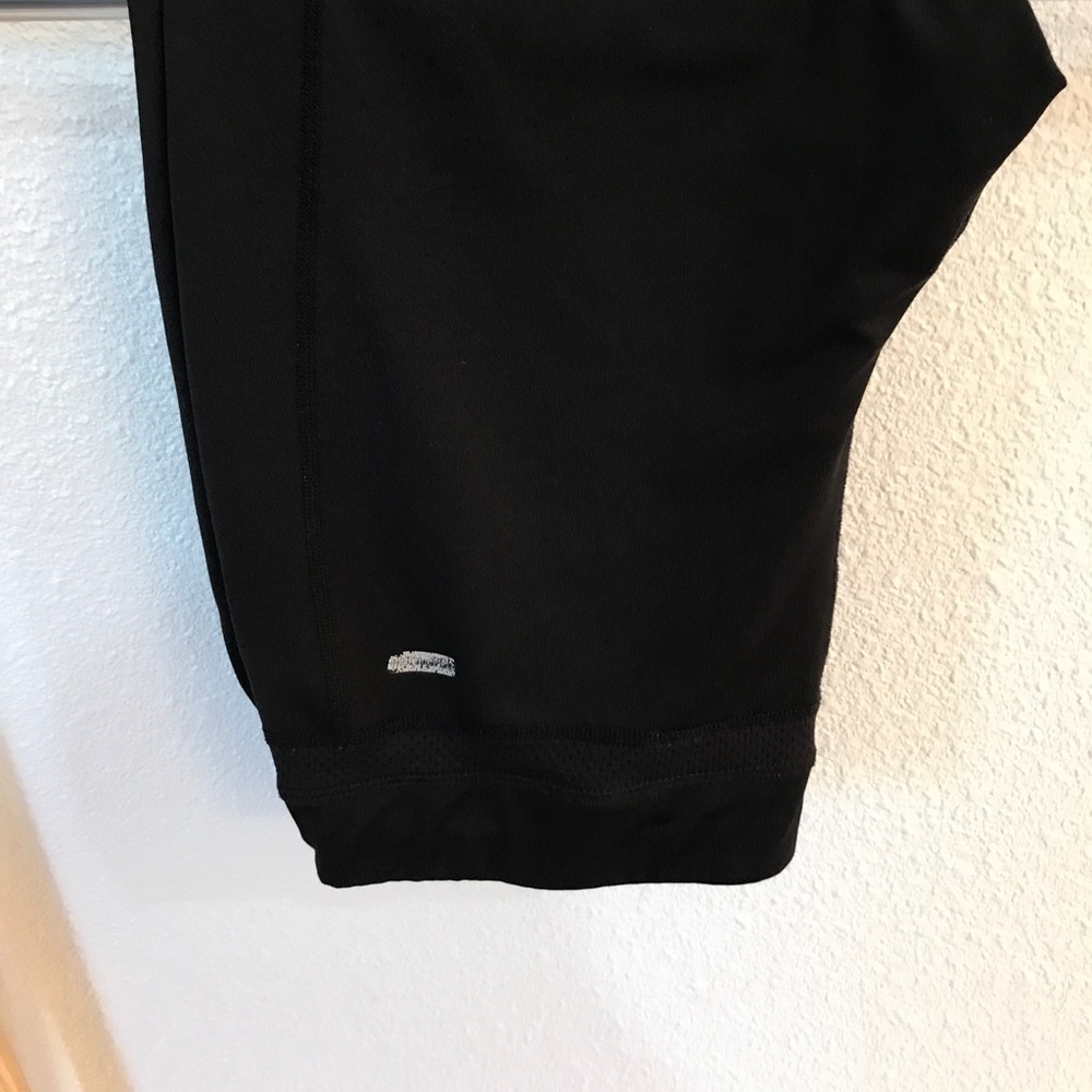 Danskin dryfit knee length Capri pants size L