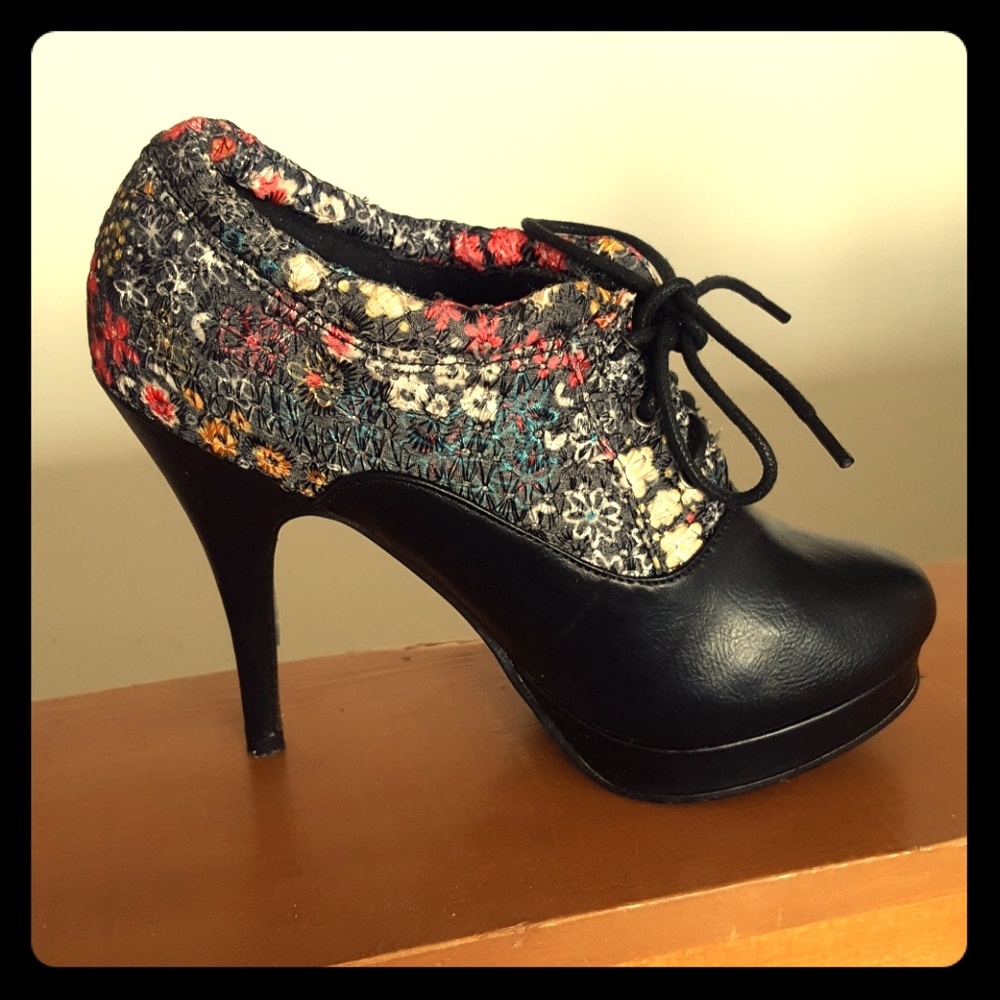 Size 8.5 Marilyn Moda high heels