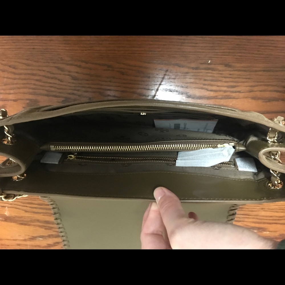 Tory Burch Purse - Picture 5 of 7