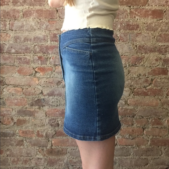 ❌SOLD❌ Button Front Denim Skirt - Picture 4 of 6