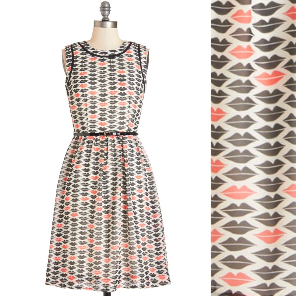 💋MODCLOTH NWOT Dress Black & Red Lip Pattern💋💋