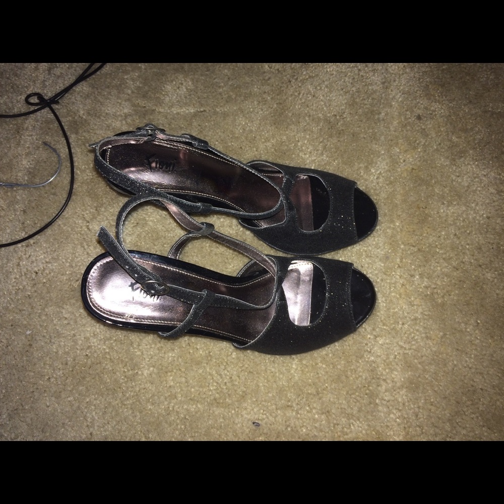 Shoes - Picture 2 of 3