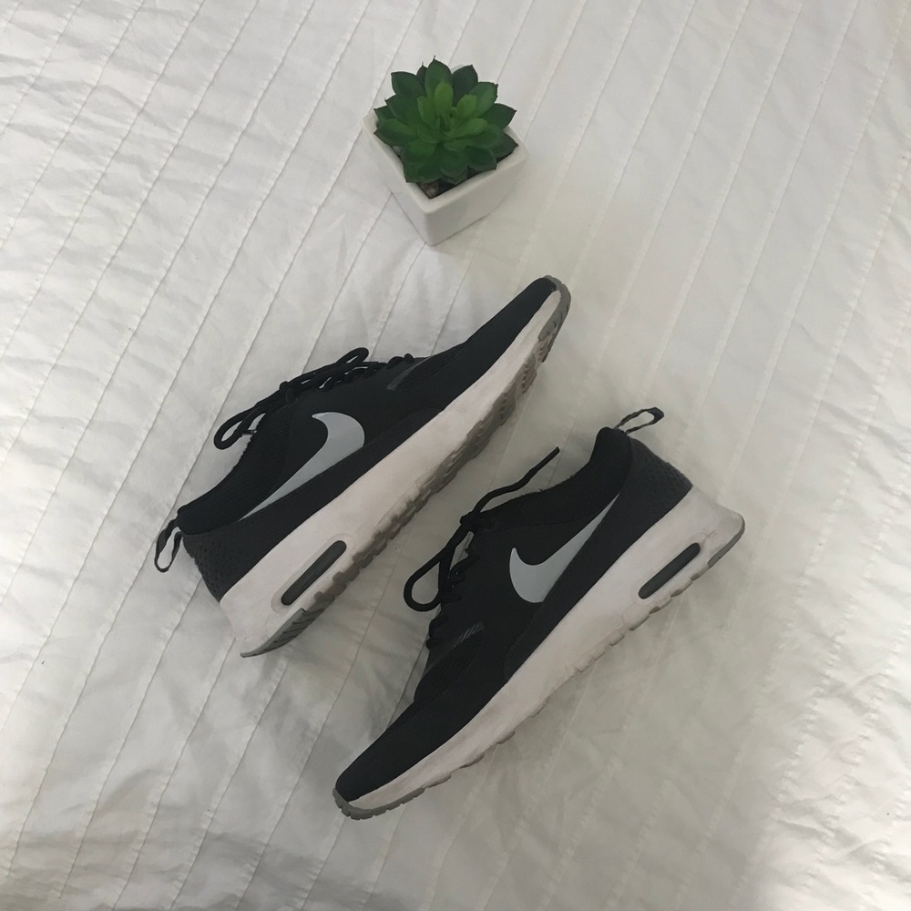 Nike Women’s Air Max Thea (black and grey)