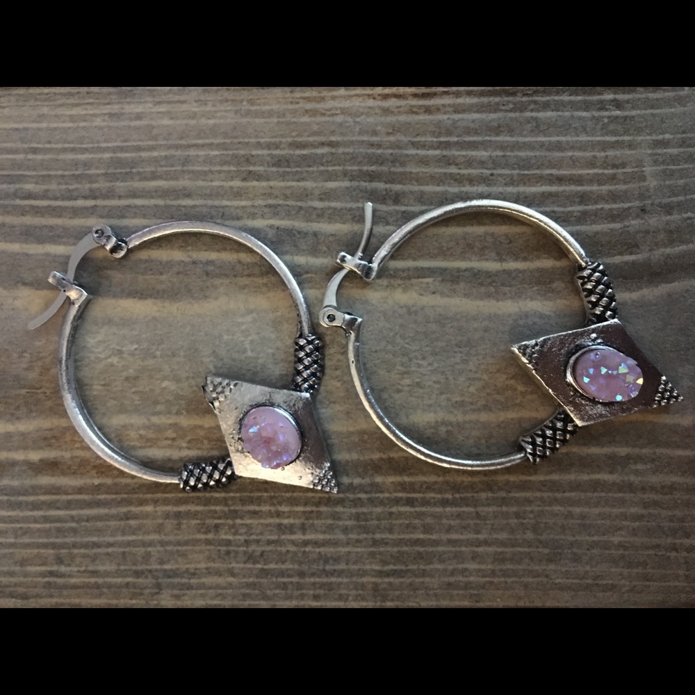 Hoop earrings with pink agate glitter stone!