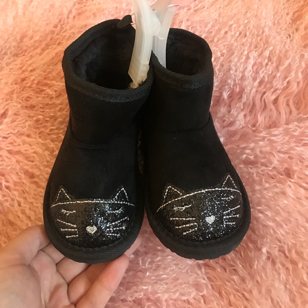 Kitten boots ! Purrfect for Halloween !!