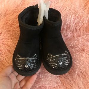 Kitten boots ! Purrfect for Halloween !!