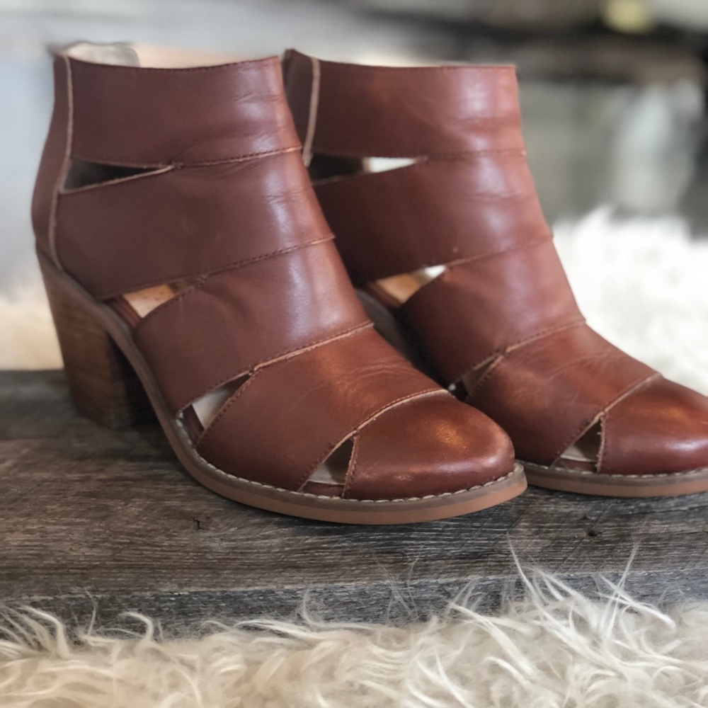Seychelles ‘Unlock The Door’ Cage Heel Bootie