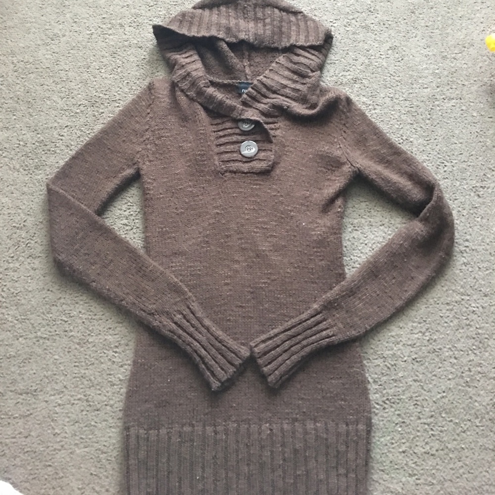 Brown sweater with hood