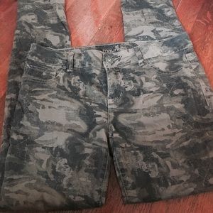 🍁🍂 Olive&Black Camo Jeggings