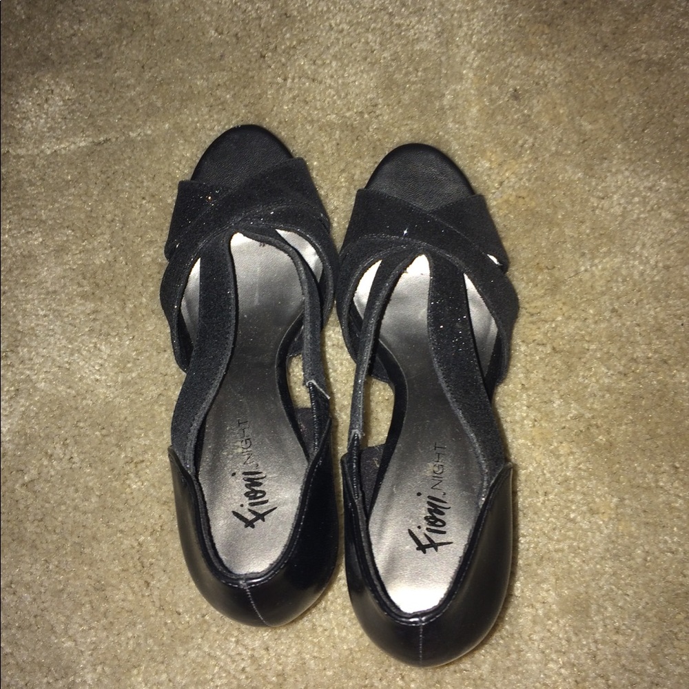 Shoes - Picture 4 of 4