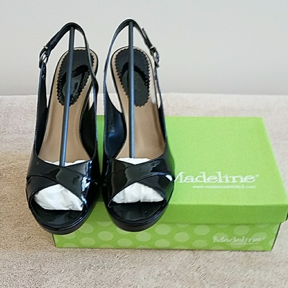 Black patent leather pumps