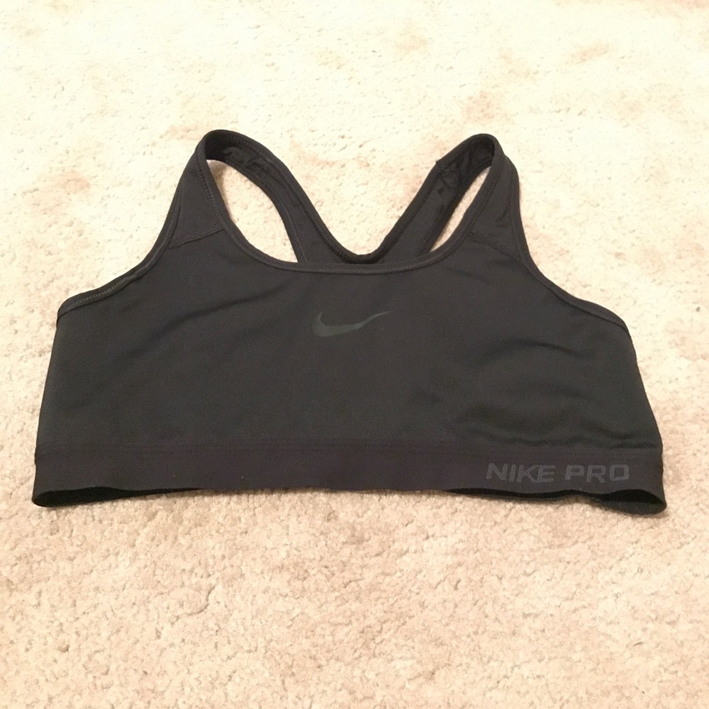Black Nike Pro sports bra