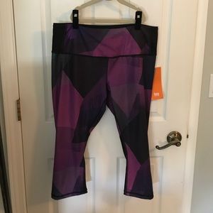 Lucy Om workout capri legging XL
