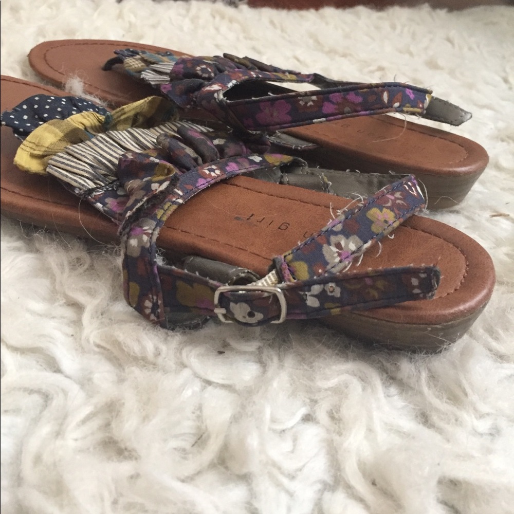 Sandals - Picture 3 of 3
