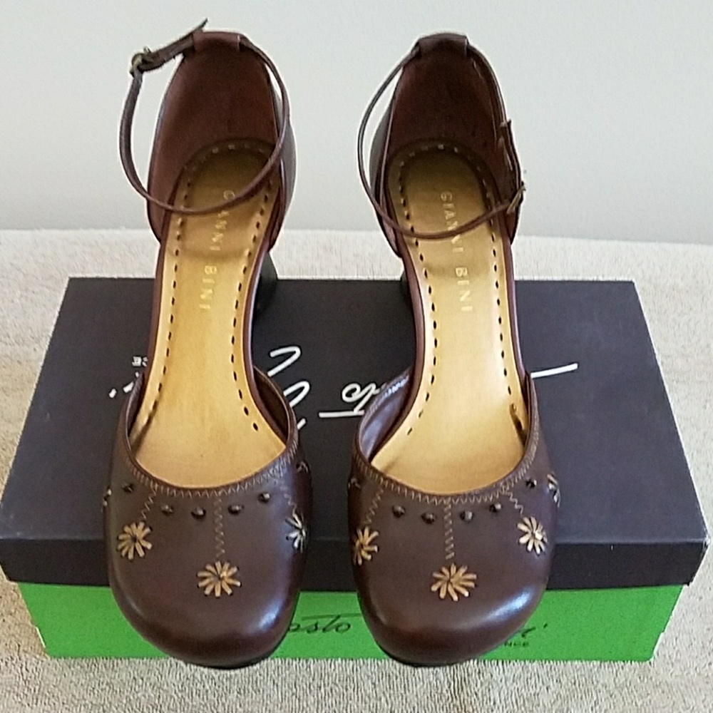 Gianni Bini ankle strap wedges