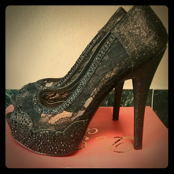 De Blossom Collection Black Lace Heels - Picture 1 of 4