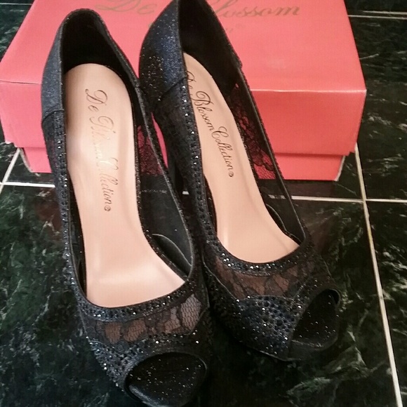De Blossom Collection Black Lace Heels - Picture 3 of 4