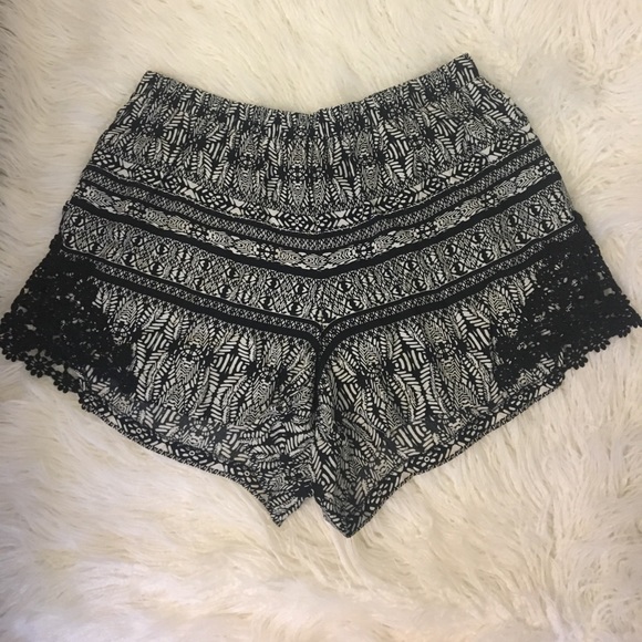 Forever 21 Pants - Adorable Black & White Shorts Women's Plus Size 2X