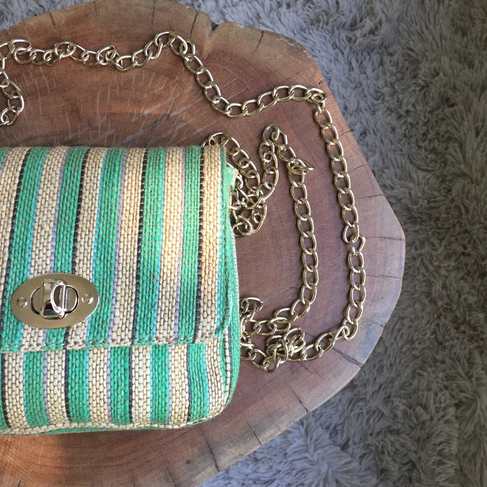 🍃 Cute Straw Crossbody Bag with gold chain
