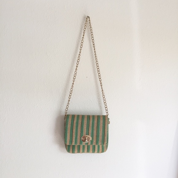 🍃 Cute Straw Crossbody Bag with gold chain - Picture 3 of 8