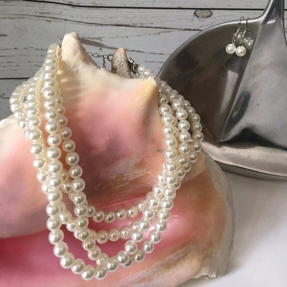 Pearl Necklace &a Earring Set 4 Strand Necklace
