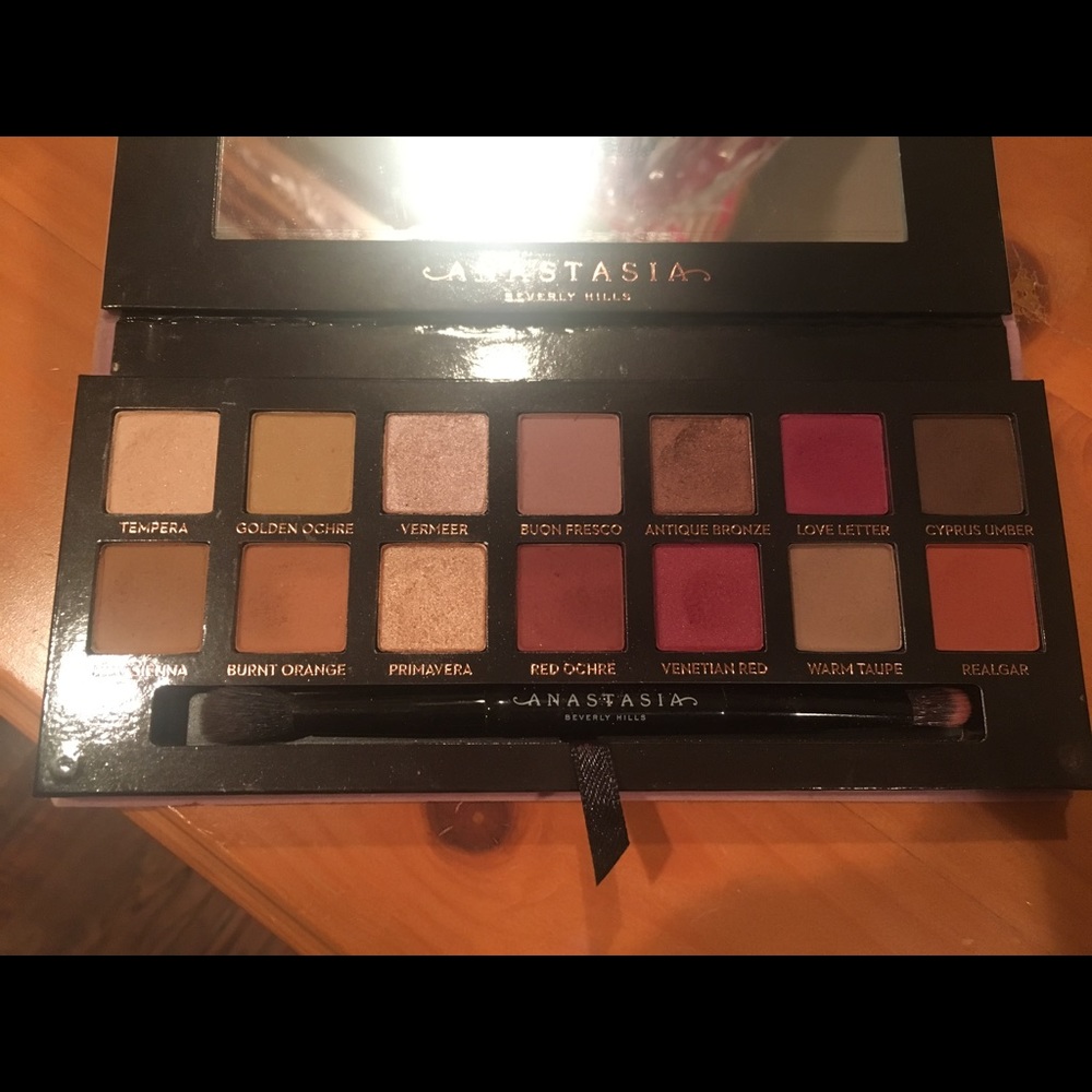 Anastasia modern renaissance eyeshadow pallet