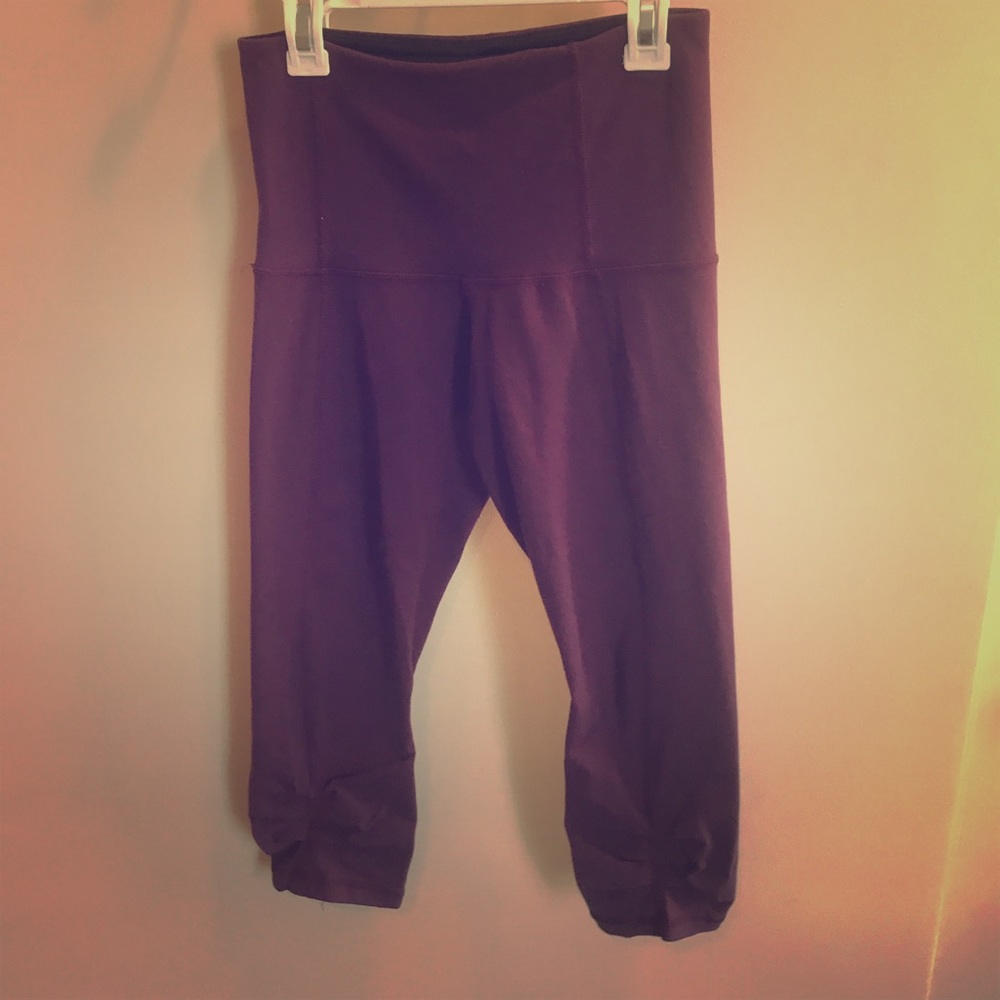 Karma Athletics Ruched Capris!!