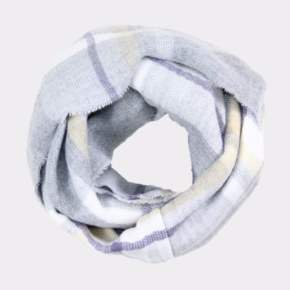 HERE!  NEW 🍁Cozy Grey Plaid Scarf