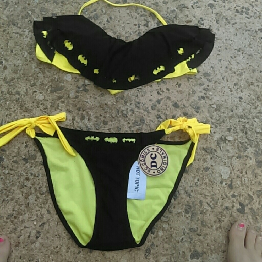 🆕 Hot Topic Batman bikini / costume