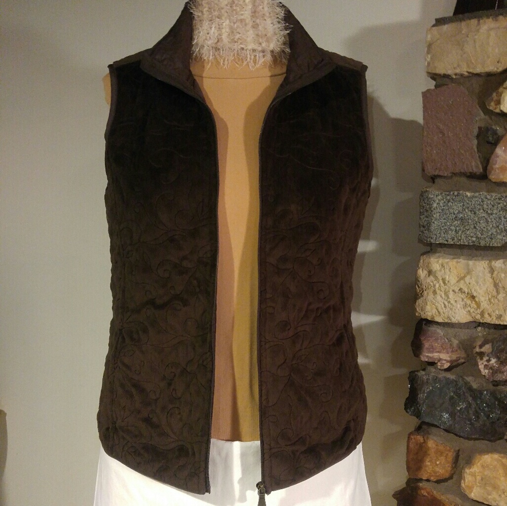 Faux fur brown quilted vest.