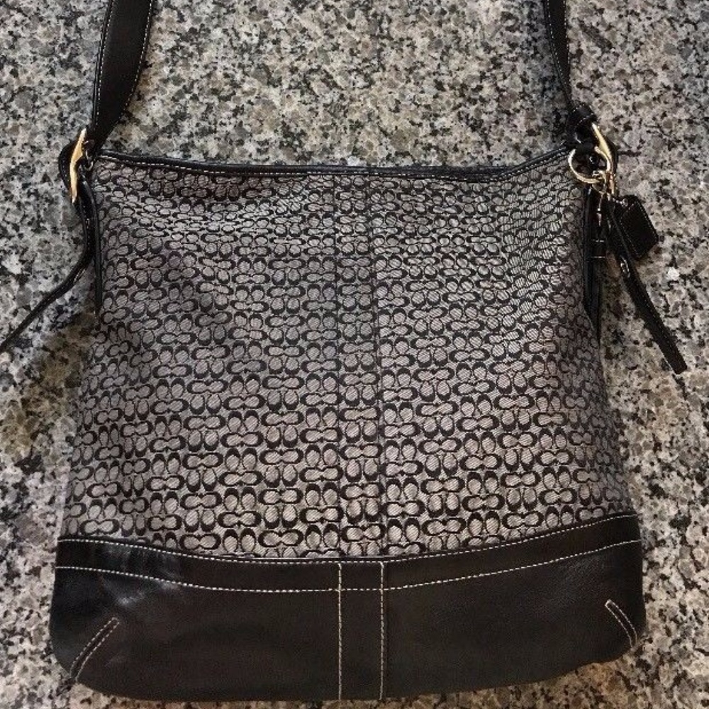Authentic Coach Signature Black Purse PRICE DROP🌸