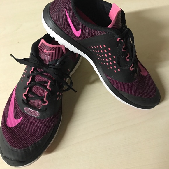 Nike Shoes - Nike running /cross training shoes, size 9