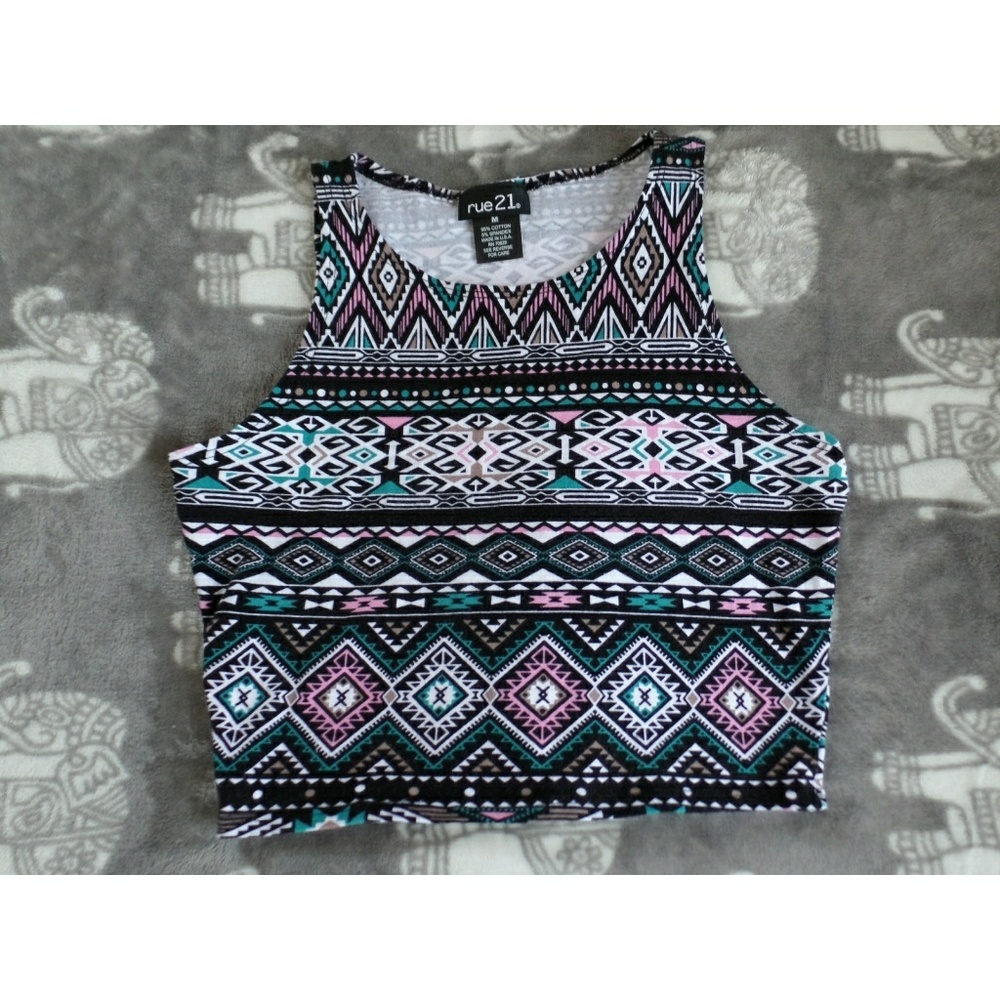 Pattern Crop Top - Picture 6 of 6